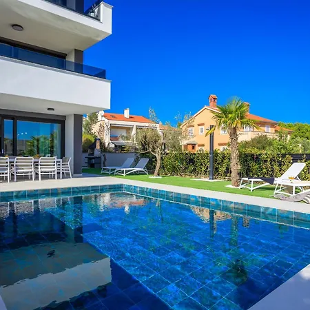Private Complex For Up To 16 Guests Krk