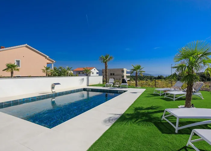 Private Complex For Up To 16 Guests Krk Vila